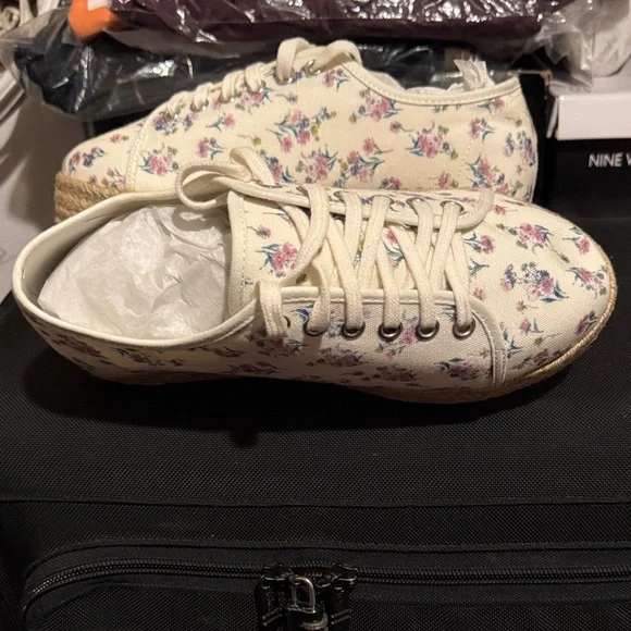 Torrid Cream Ivory Floral Canvas Platform Sneakers - Picture 6 of 9
